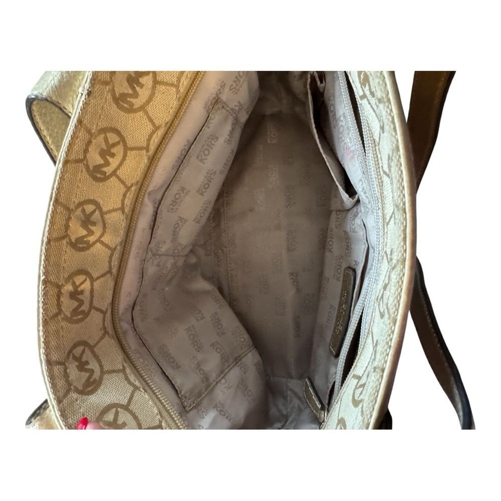 Michael Kors Small Monogrammed Leather Tote featuring the brand's signature logo - Picture 6 of 8
